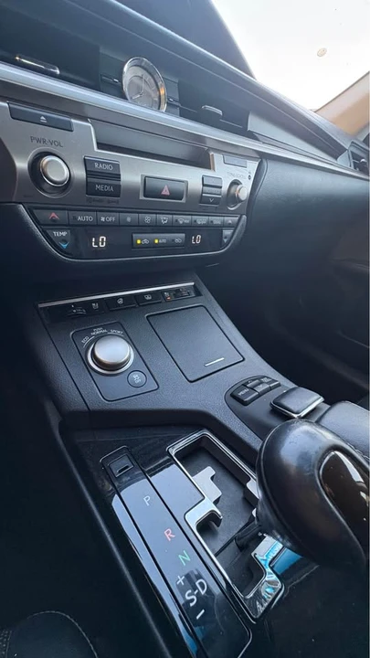 2014 Lexus ES 6th Gen - Image 20 of 20
