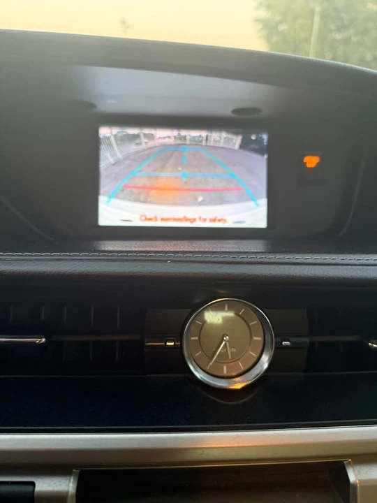 2014 Lexus ES 6th Gen - Image 13 of 17