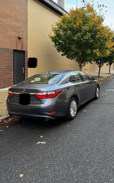 2014 Lexus ES 6th Gen - Image 5 of 10