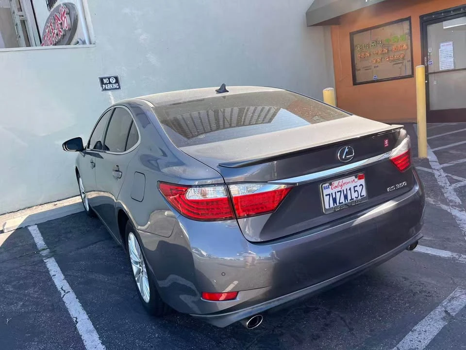 2014 Lexus ES 6th Gen - Image 2 of 5