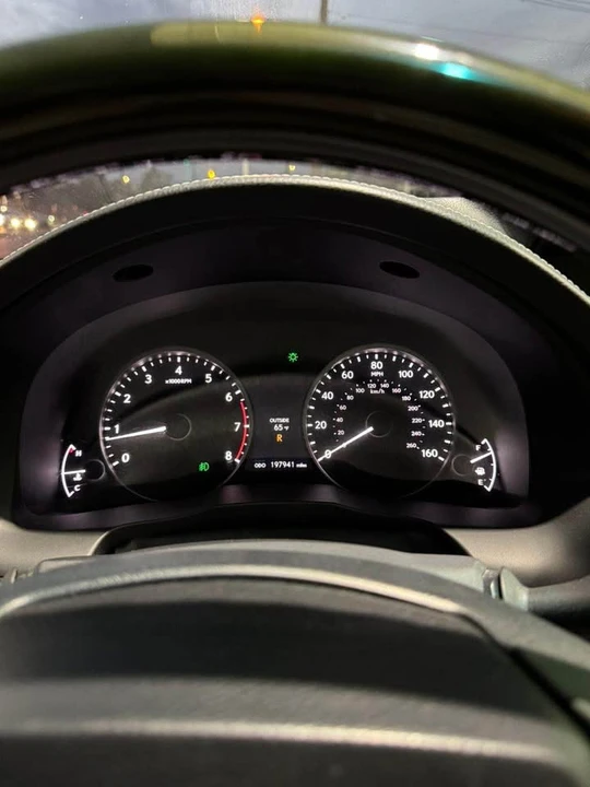 2014 Lexus ES 6th Gen - Image 9 of 10