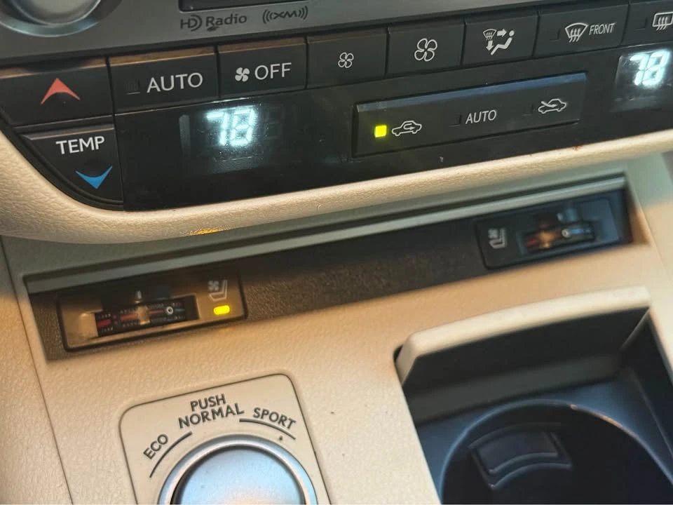 2014 Lexus ES 6th Gen - Image 15 of 17