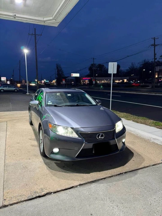 2014 Lexus ES 6th Gen - Image 10 of 10