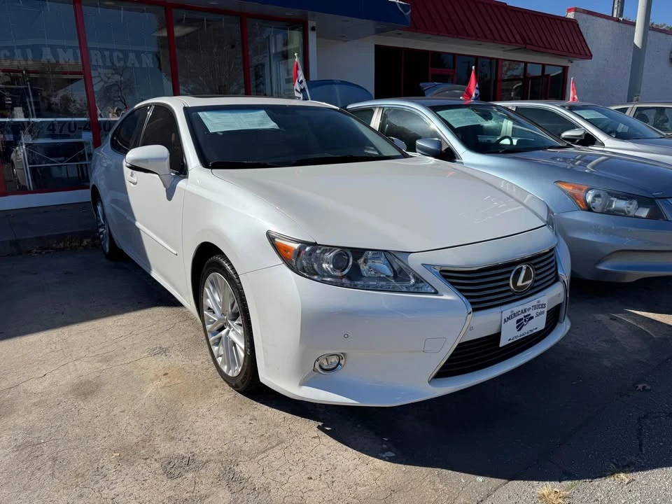 2014 Lexus ES 6th Gen - Image 2 of 8