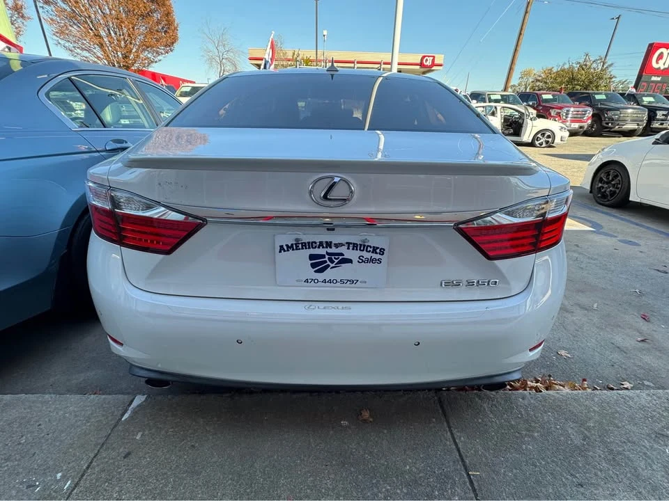 2014 Lexus ES 6th Gen - Image 5 of 8