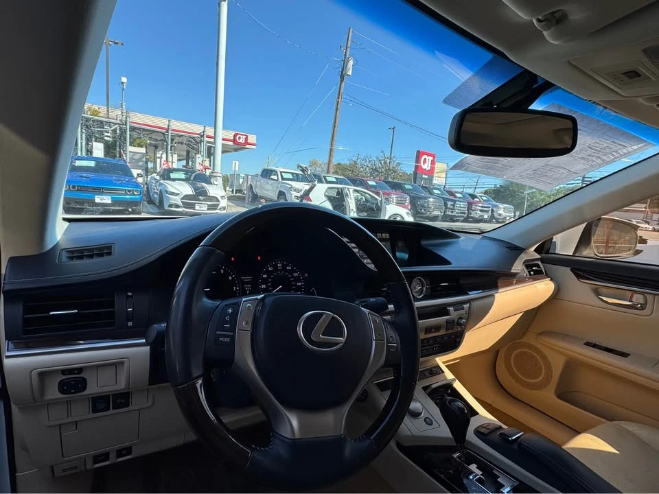 2014 Lexus ES 6th Gen - Image 7 of 8
