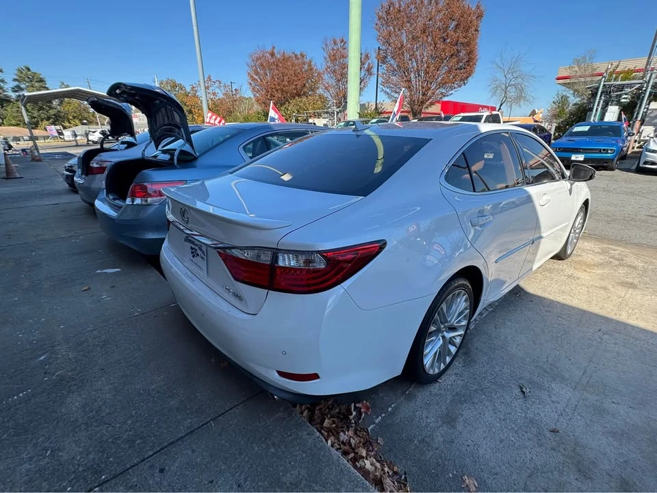 2014 Lexus ES 6th Gen - Image 4 of 8