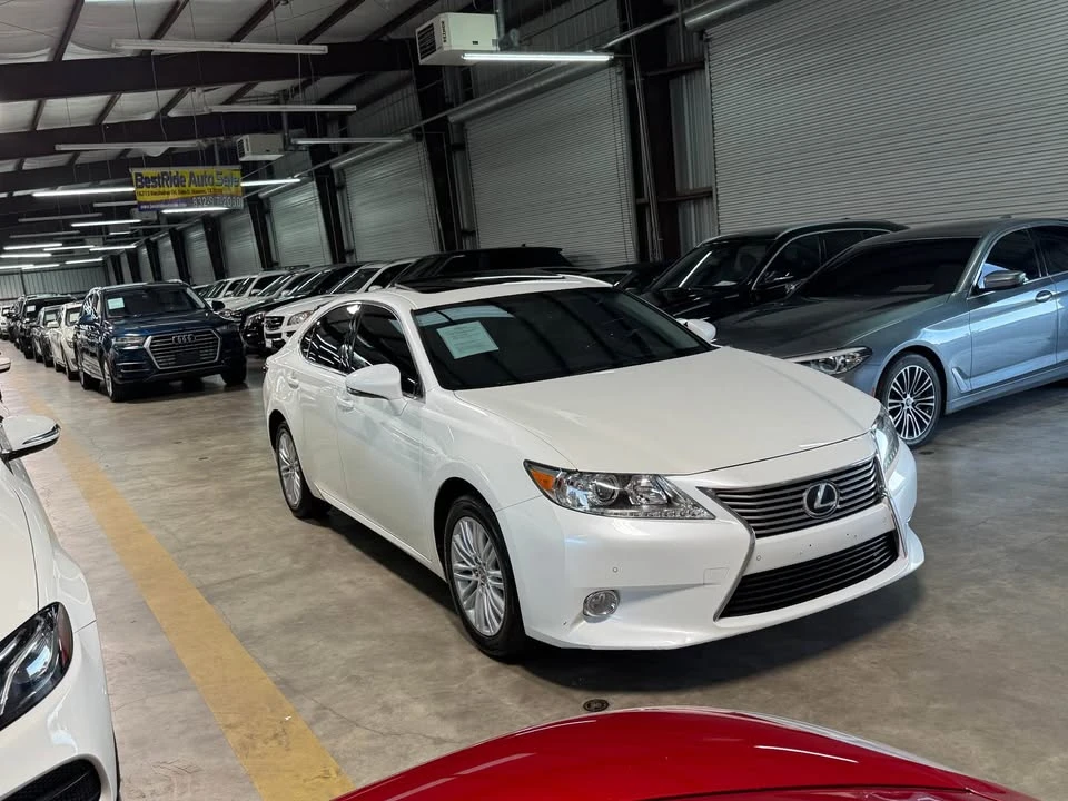 2014 Lexus ES 6th Gen - Image 6 of 19