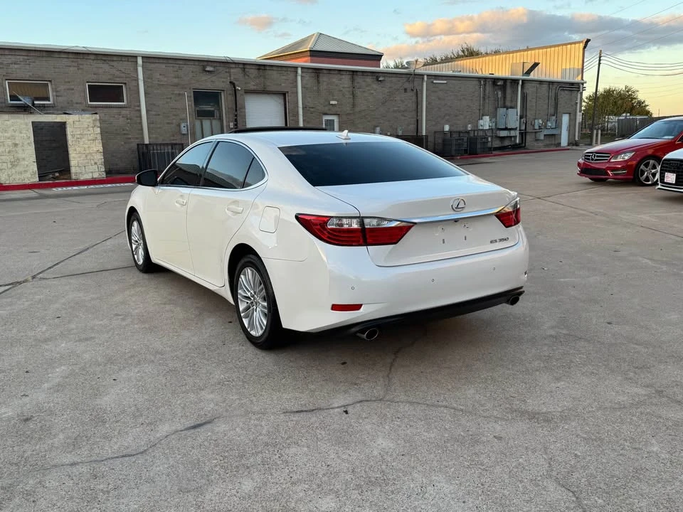 2014 Lexus ES 6th Gen - Image 4 of 19
