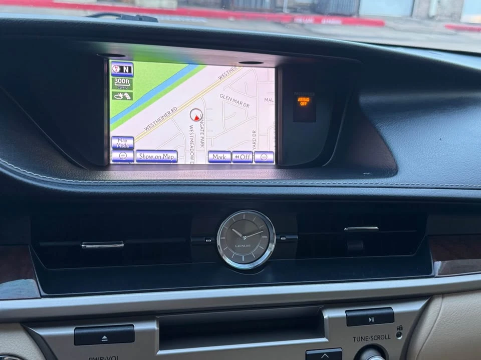 2014 Lexus ES 6th Gen - Image 15 of 19