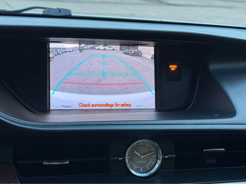 2014 Lexus ES 6th Gen - Image 17 of 19