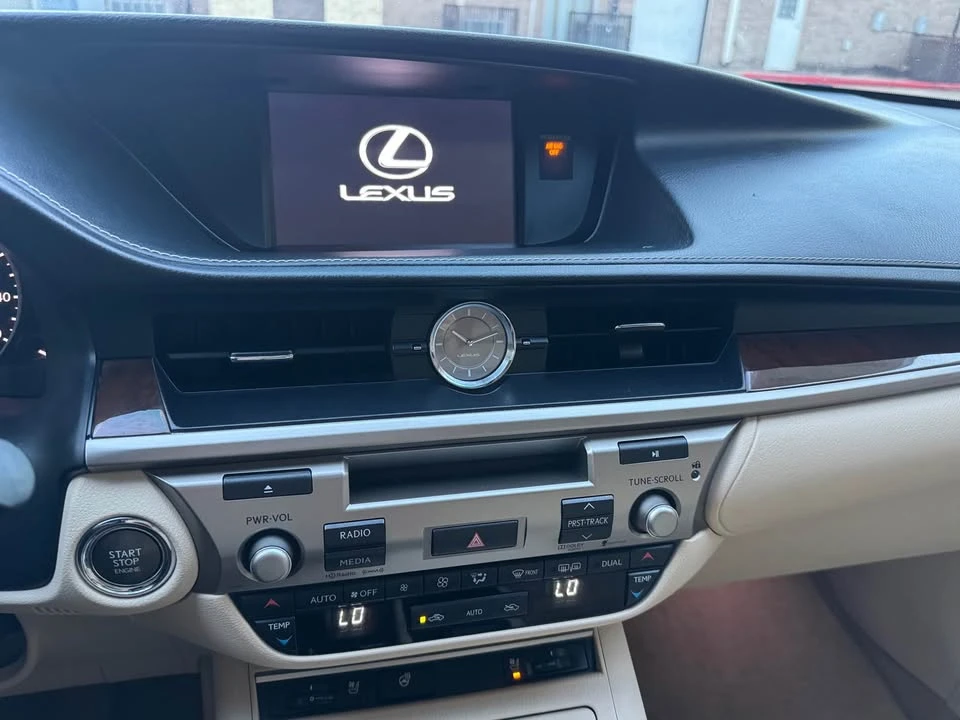 2014 Lexus ES 6th Gen - Image 14 of 19
