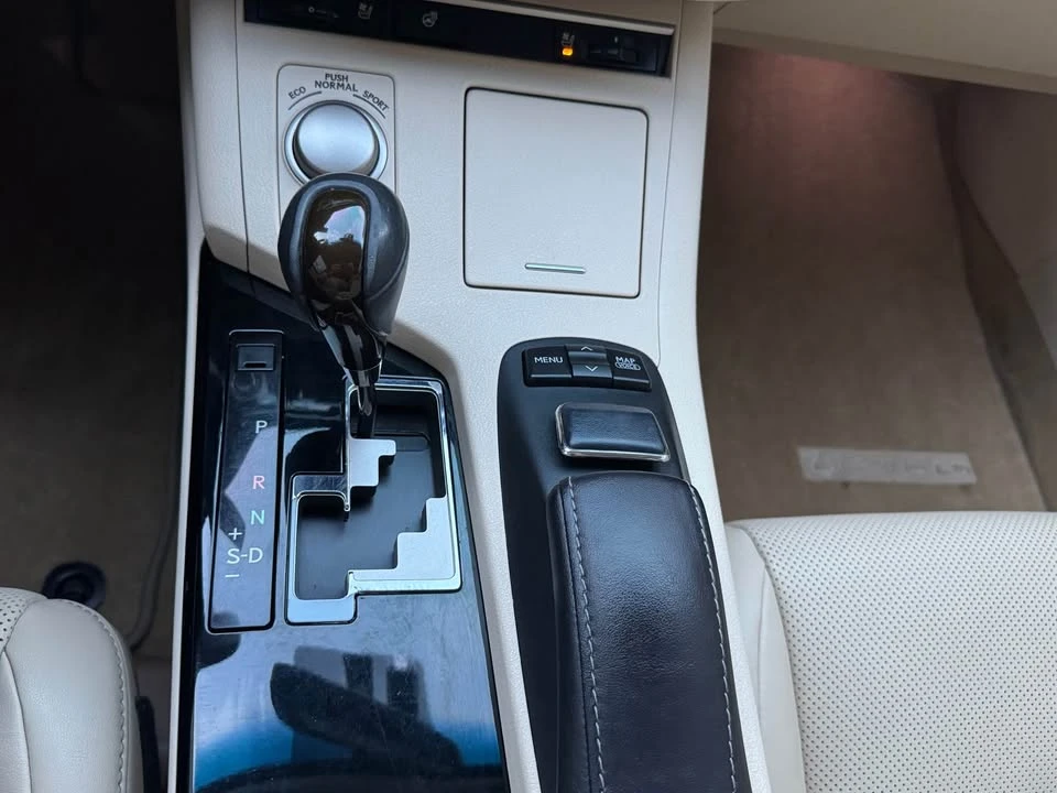 2014 Lexus ES 6th Gen - Image 19 of 19