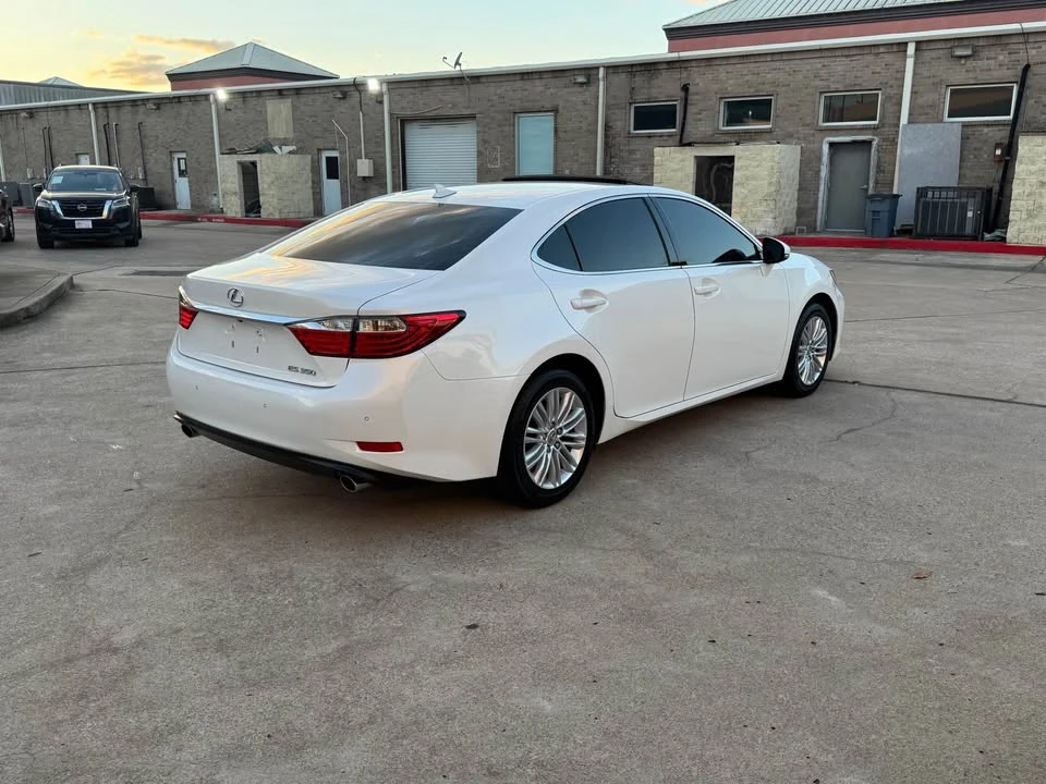 2014 Lexus ES 6th Gen - Image 3 of 19