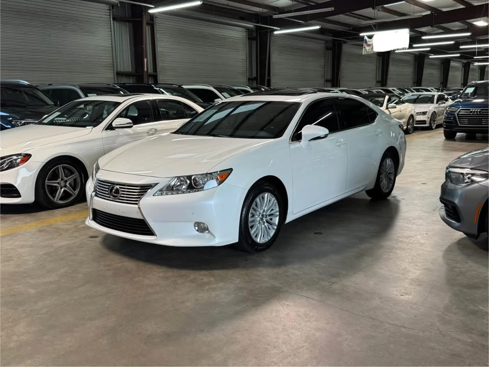 2014 Lexus ES 6th Gen - Image 5 of 19