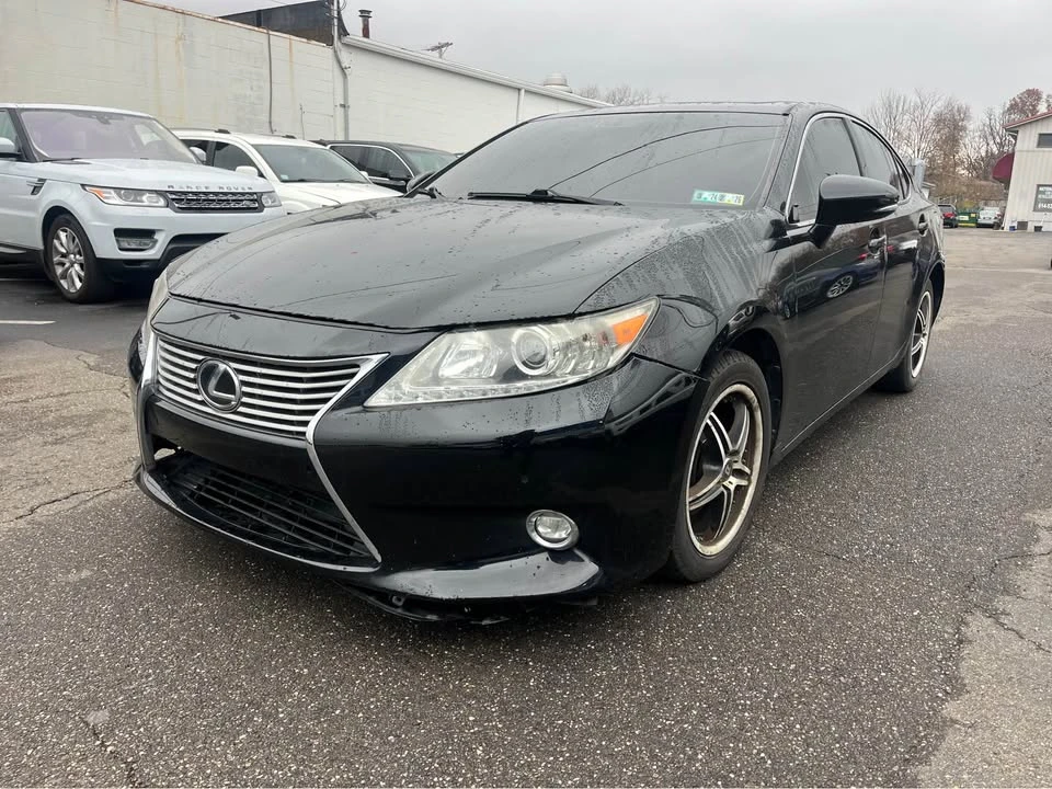 2014 Lexus ES 6th Gen - Image 5 of 9