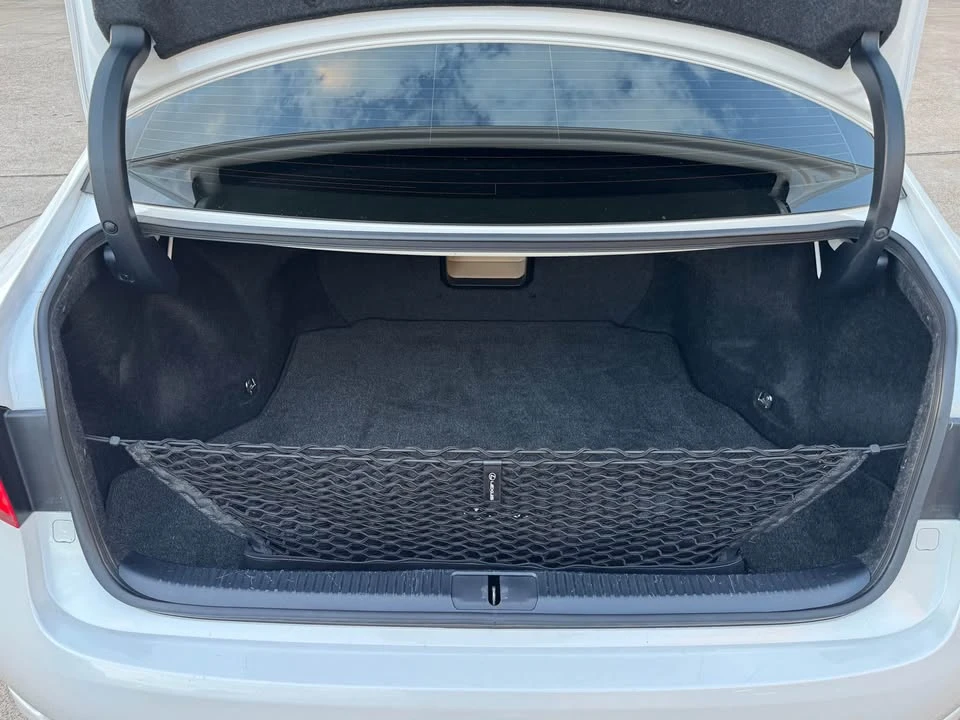 2014 Lexus ES 6th Gen - Image 11 of 19