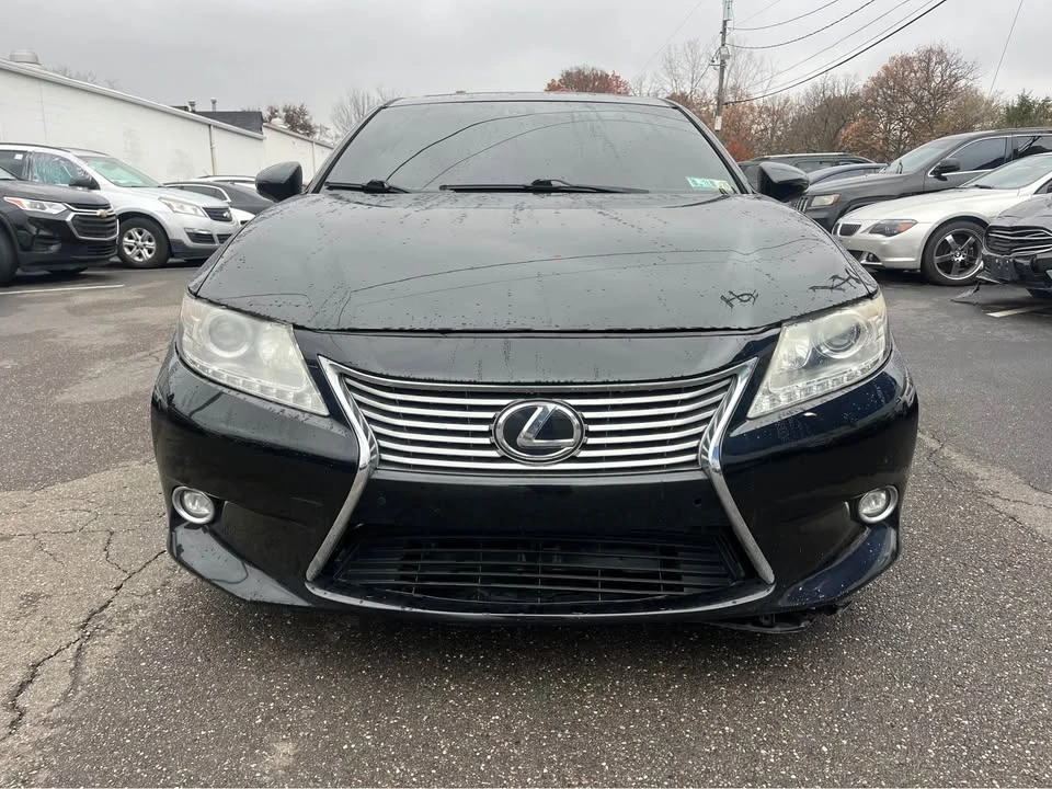 2014 Lexus ES 6th Gen - Image 6 of 9