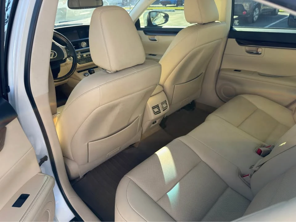 2014 Lexus ES 6th Gen - Image 7 of 13