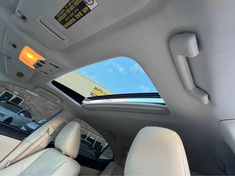 2014 Lexus ES 6th Gen - Image 12 of 19