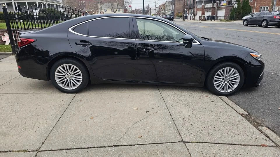 2014 Lexus ES 6th Gen - Image 5 of 8