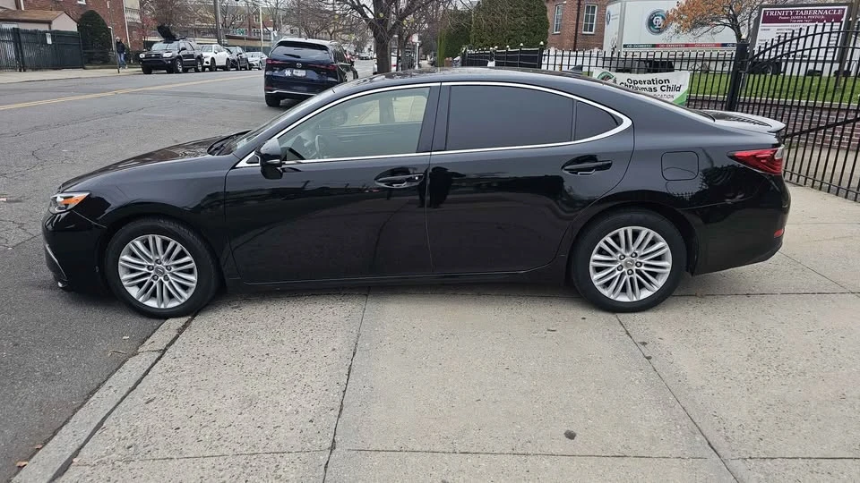 2014 Lexus ES 6th Gen - Image 4 of 8