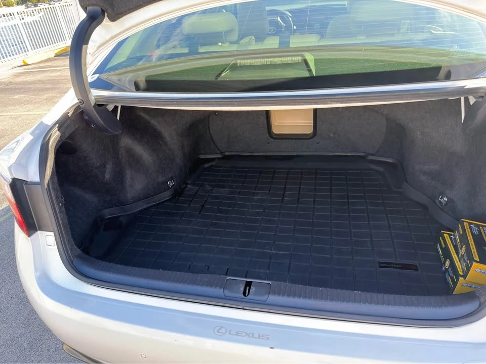 2014 Lexus ES 6th Gen - Image 10 of 13