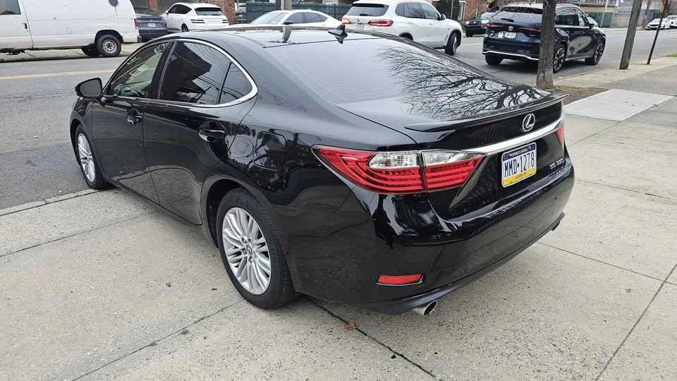 2014 Lexus ES 6th Gen - Image 3 of 8