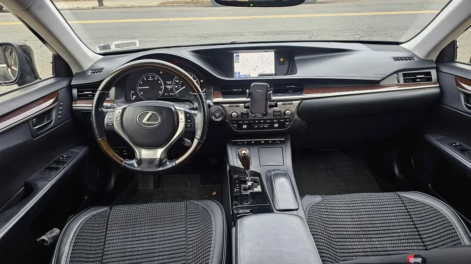 2014 Lexus ES 6th Gen - Image 6 of 8