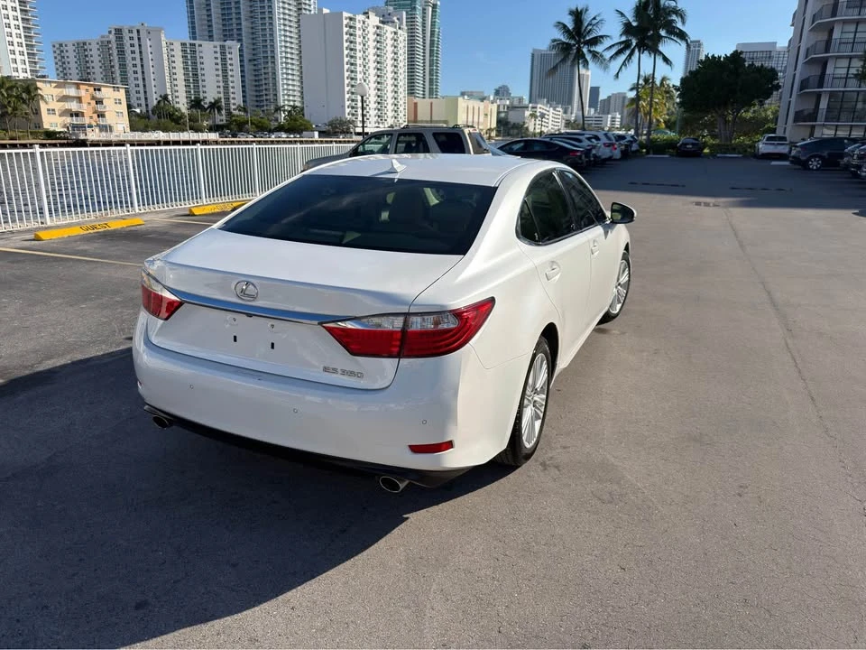 2014 Lexus ES 6th Gen - Image 2 of 13