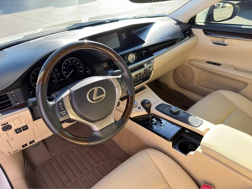 2014 Lexus ES 6th Gen - Image 8 of 13