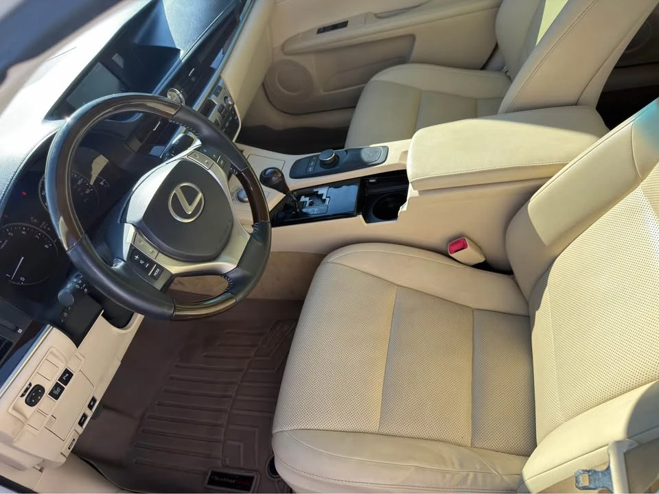 2014 Lexus ES 6th Gen - Image 11 of 13
