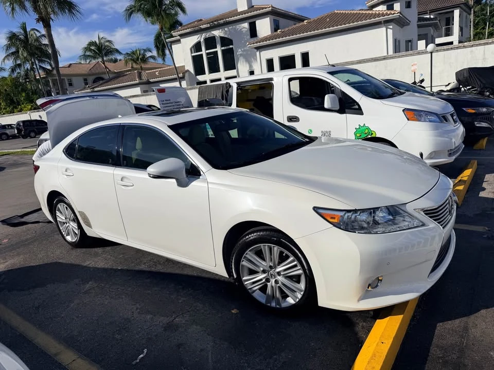 2014 Lexus ES 6th Gen - Image 4 of 13