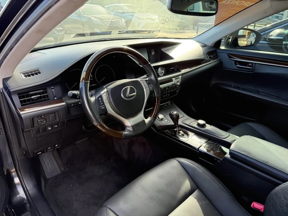 2014 Lexus ES 6th Gen - Image 5 of 8