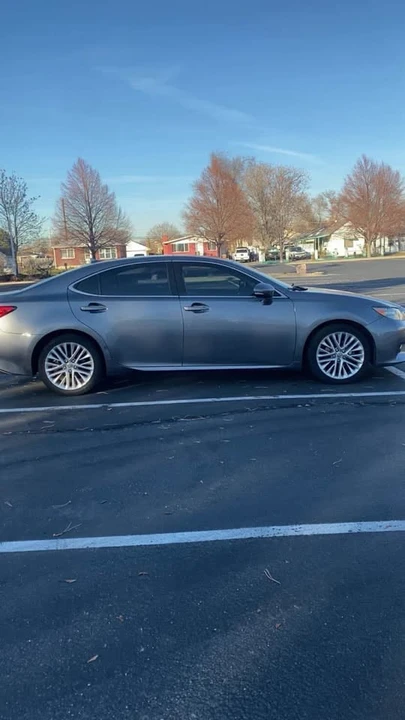 2014 Lexus ES 6th Gen - Image 2 of 11