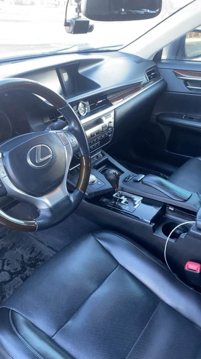 2014 Lexus ES 6th Gen - Image 5 of 11