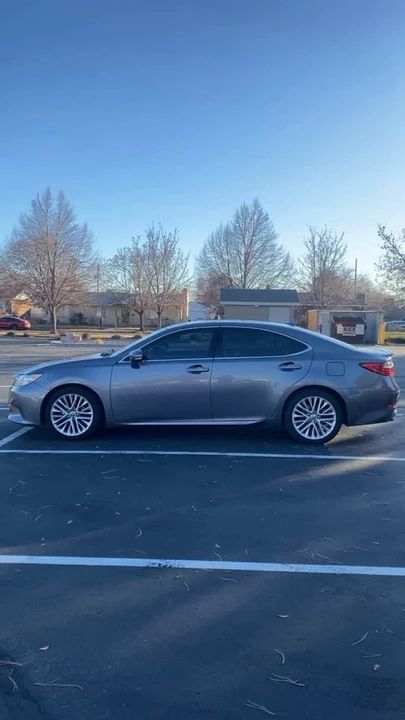 2014 Lexus ES 6th Gen - Image 3 of 11