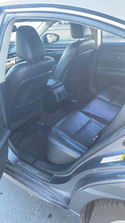 2014 Lexus ES 6th Gen - Image 10 of 11