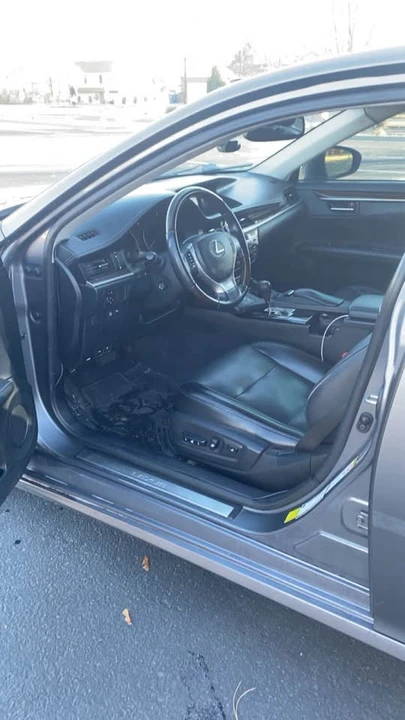 2014 Lexus ES 6th Gen - Image 6 of 11