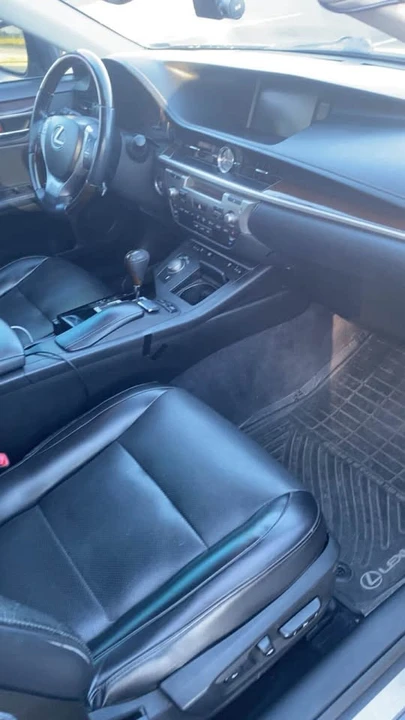 2014 Lexus ES 6th Gen - Image 8 of 11