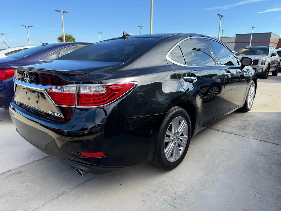 2014 Lexus ES 6th Gen - Image 4 of 8