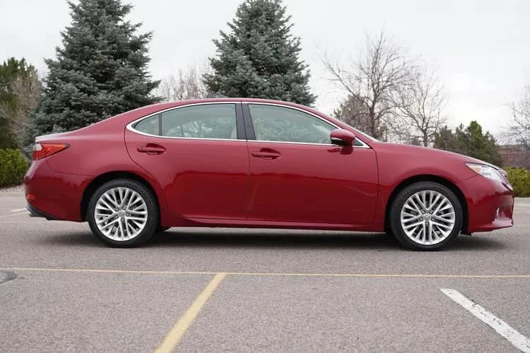 2014 Lexus ES 6th Gen - Image 4 of 16