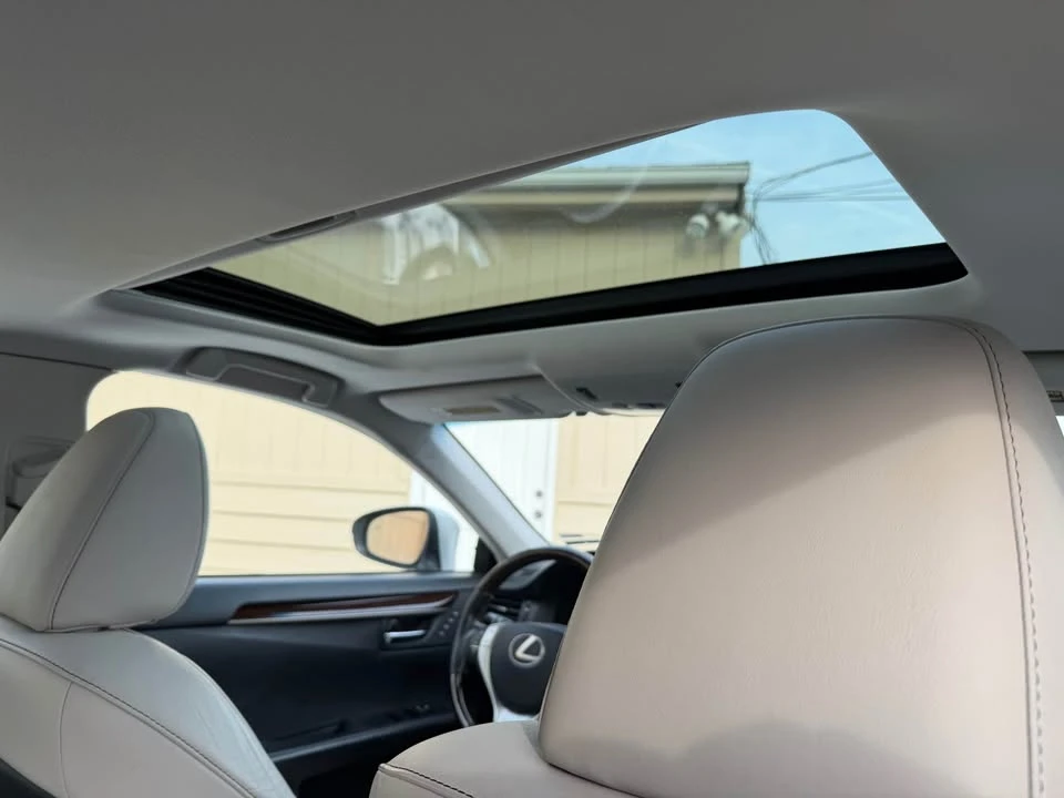 2014 Lexus ES 6th Gen - Image 5 of 14