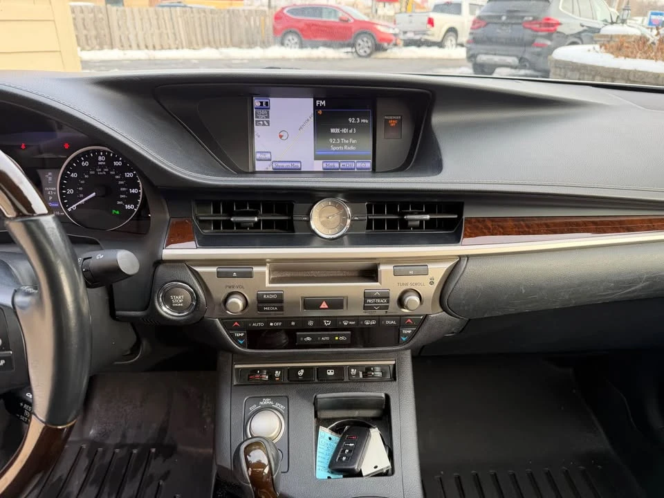2014 Lexus ES 6th Gen - Image 13 of 14