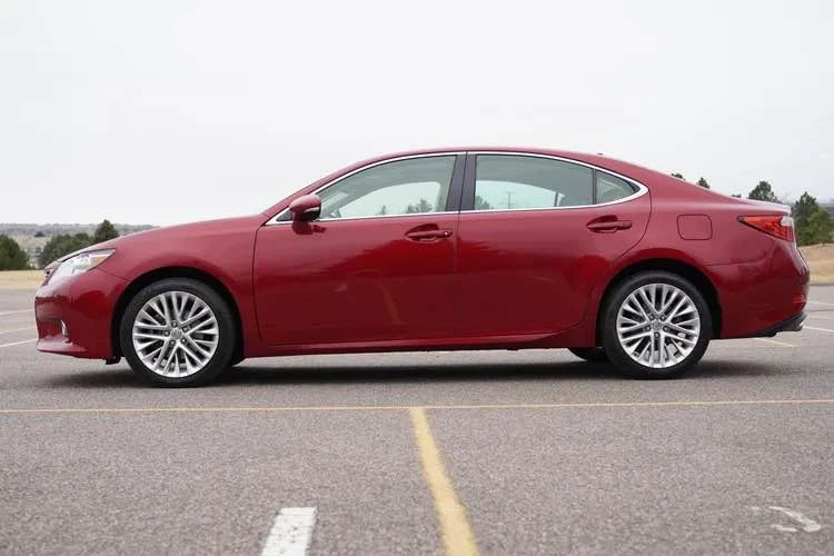 2014 Lexus ES 6th Gen - Image 5 of 16