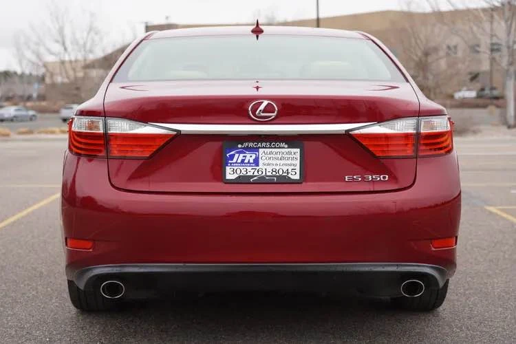 2014 Lexus ES 6th Gen - Image 8 of 16