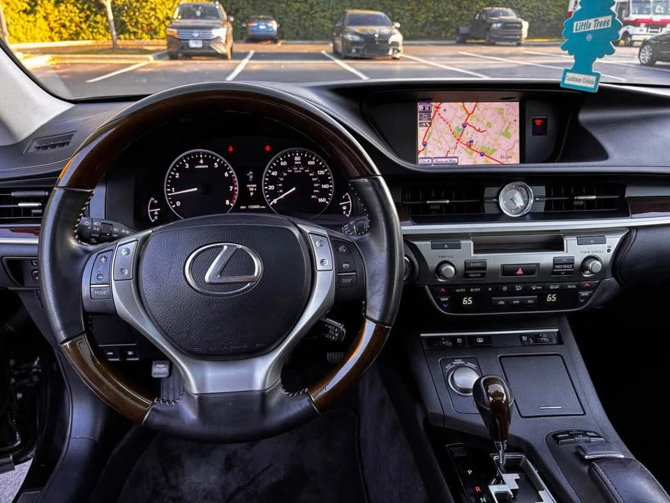 2014 Lexus ES 6th Gen - Image 11 of 17