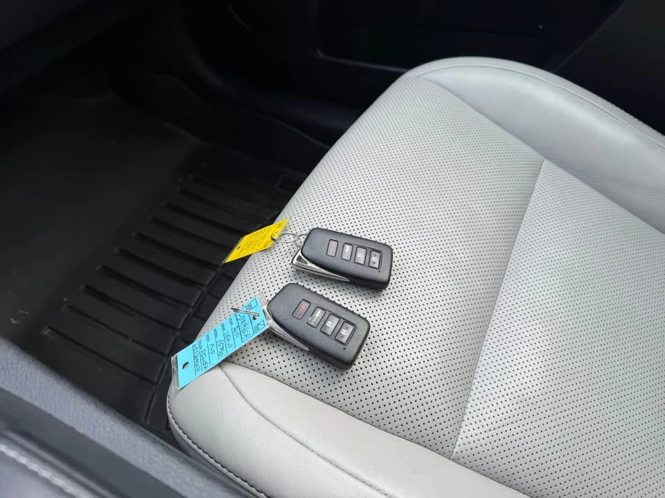 2014 Lexus ES 6th Gen - Image 14 of 14