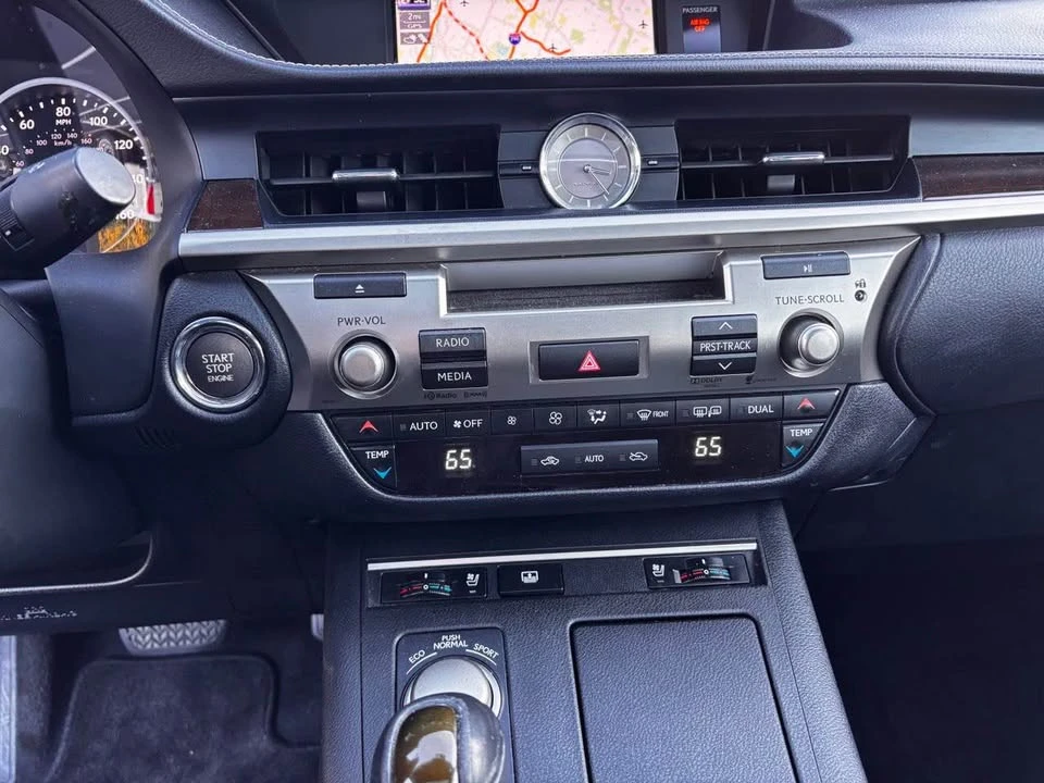 2014 Lexus ES 6th Gen - Image 12 of 17