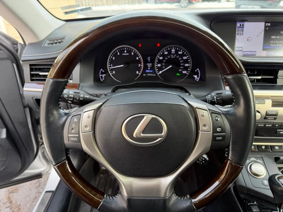 2014 Lexus ES 6th Gen - Image 12 of 14
